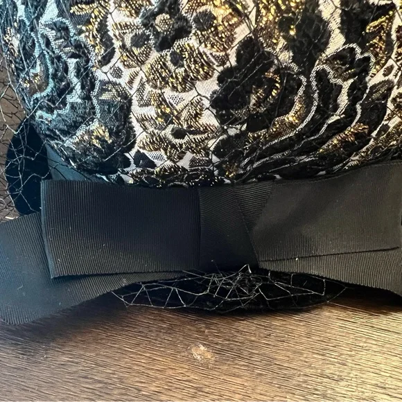 Gorgeous vintage Camellia hat- black, with gold and white! - Picture 5 of 6
